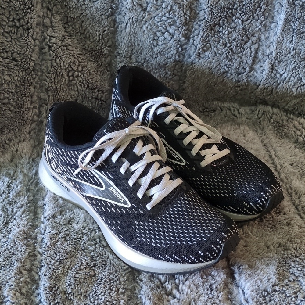 Women’s Levitate 5 Running Shoes​​​​